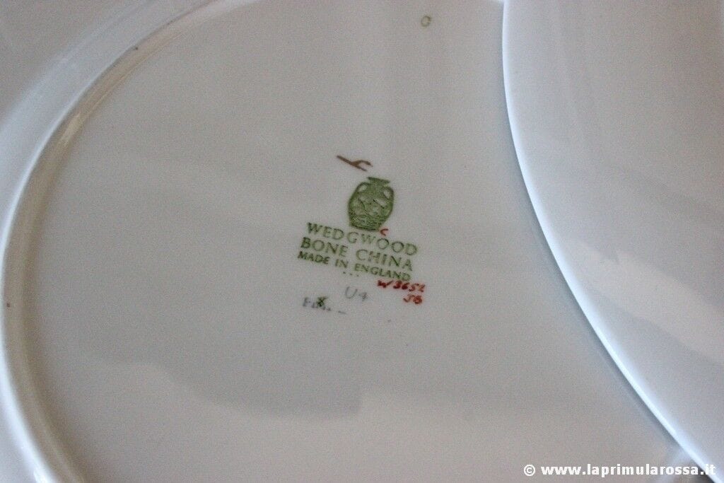 COPPIA PIATTI VINTAGE IN PORCELLANA WEDGWOOD MOTIVO PIMPERNEL BONE CHINA PLATES Ceramiche e Porcellane