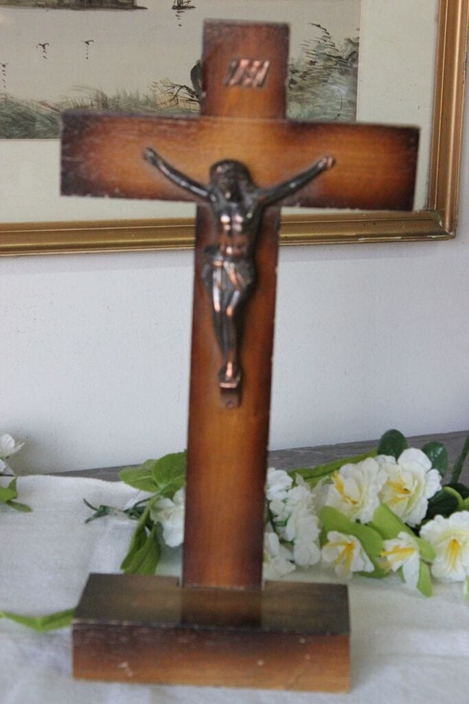 CROCIFISSO VINTAGE  IN LEGNO \ VECCHIA CROCE DA TAVOLO h 35 / CRISTO IN METALLO Oggetti sacri - rosari