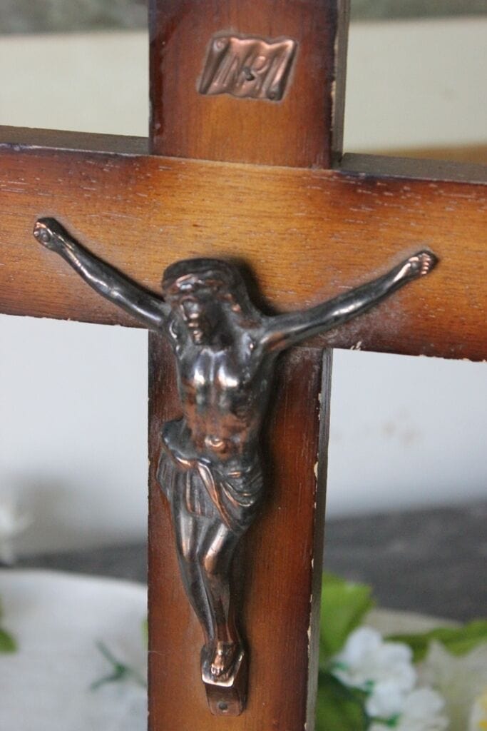 CROCIFISSO VINTAGE  IN LEGNO \ VECCHIA CROCE DA TAVOLO h 35 / CRISTO IN METALLO Oggetti sacri - rosari