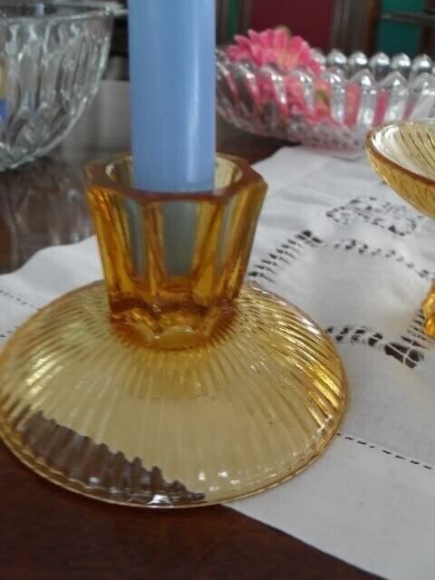 DUE CANDELIERI D'EPOCA IN VETRO GIALLO PORTA CANDELA ANNI '40 PAIR CANDLESTICK Vetri e Cristalli