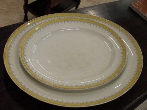 DUE VECCHI GRANDI PIATTI DA PORTATA IN CERAMICA - VASSOI OVALI ANNI '30 Ceramiche e Porcellane