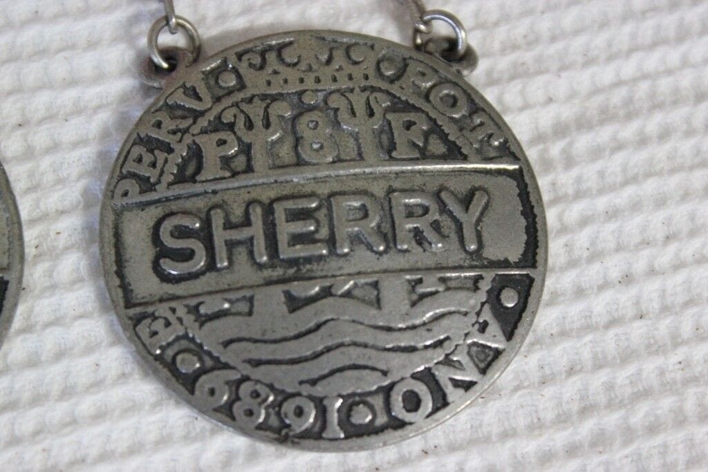 ETICHETTE IN PELTRO VINTAGE GIN E SHERRY x BOTTIGLIA PEWTER DECANTER TAG LABELS Sheffield & Argento