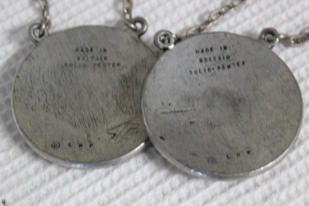 ETICHETTE IN PELTRO VINTAGE GIN E SHERRY x BOTTIGLIA PEWTER DECANTER TAG LABELS Sheffield & Argento