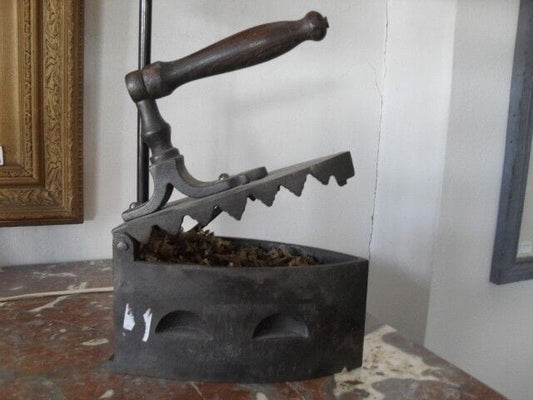 FERRO DA STIRO ANTICO A CARBONE LAMPADA VINTAGE h cm 60 LUME DA TAVOLO Lampade Appliques