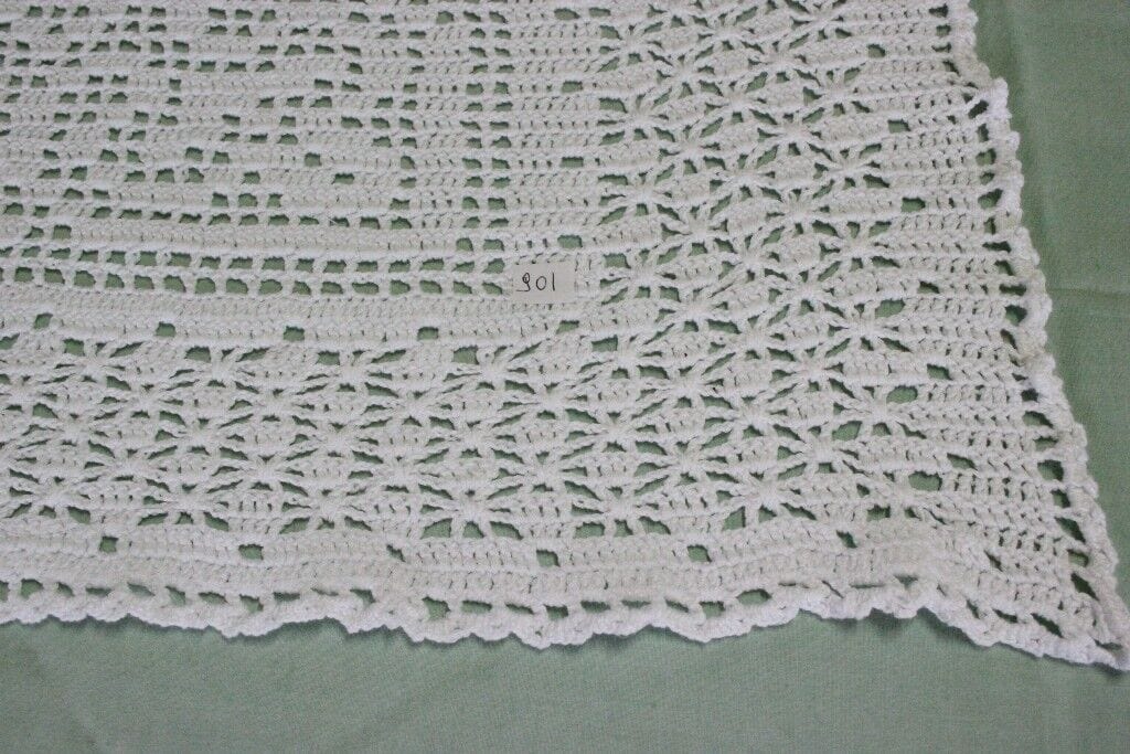 GRANDE CENTRO VINTAGE IN COTONE BIANCO LAVORATO A UNCINETTO cm 85x60 CROCHET Corredo Pizzi e Tessuti