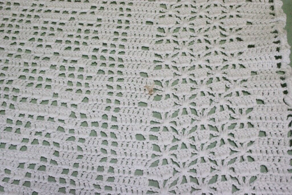 GRANDE CENTRO VINTAGE IN COTONE BIANCO LAVORATO A UNCINETTO cm 85x60 CROCHET Corredo Pizzi e Tessuti