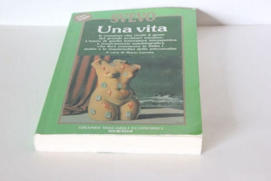 LIBRO   UNA VITA   - ITALO SVEVO ANNO 1989 EDITORE NEWTON COMPTON Libri