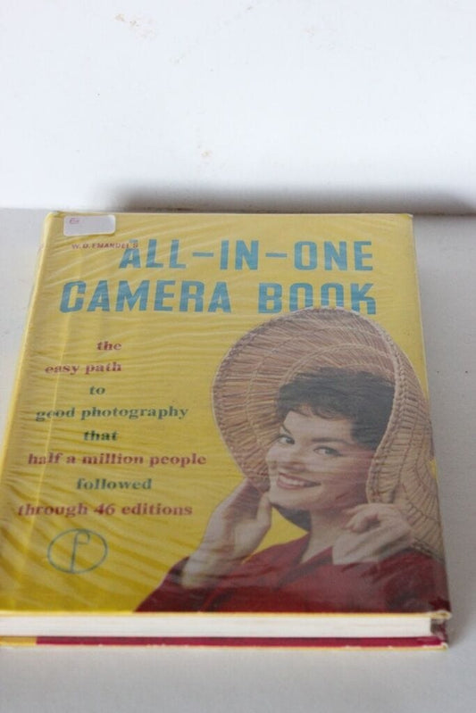 LIBRO VINTAGE 1960   THE ALL IN ONE CAMERA BOOK BY W.D. EMANUEL Libri