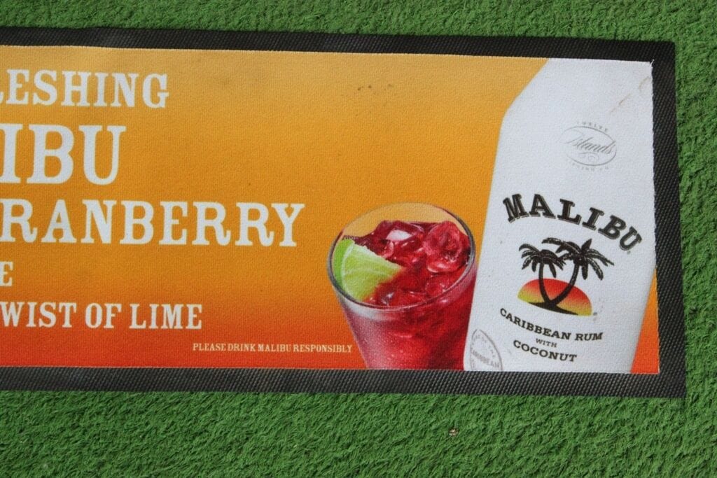 MALIBU & CRANBERRY RUM   TOVAGLIETTA VINTAGE DA PUB L. cm 59 / BEER MAT Birra & dintorni