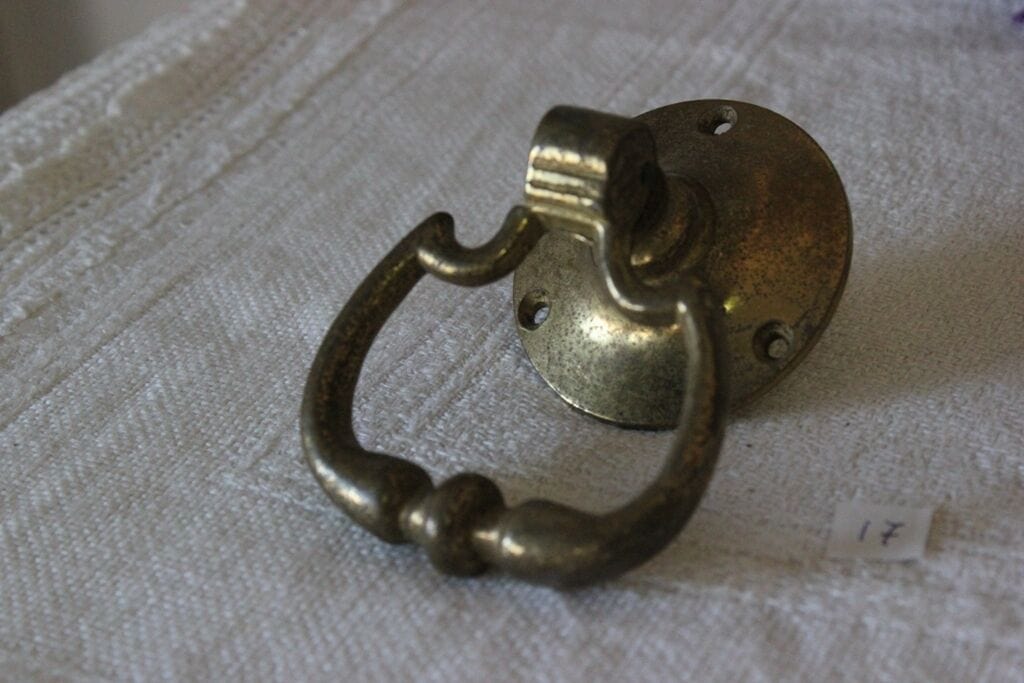 MANIGLIA D'EPOCA IN OTTONE / VECCHIO PENDAGLIO PER PORTA /ACCESSORI PER RESTAURO Restauro