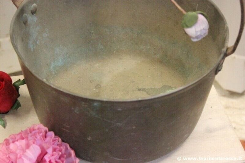 PAIOLO ANTICO IN OTTONE E FERRO - VECCHIO SECCHIO  - CACHE POT PENTOLA 31 h 37 Ottone