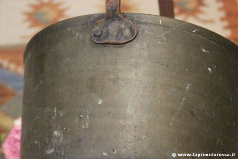 PAIOLO ANTICO IN OTTONE E FERRO - VECCHIO SECCHIO  - CACHE POT PENTOLA 31 h 37 Ottone