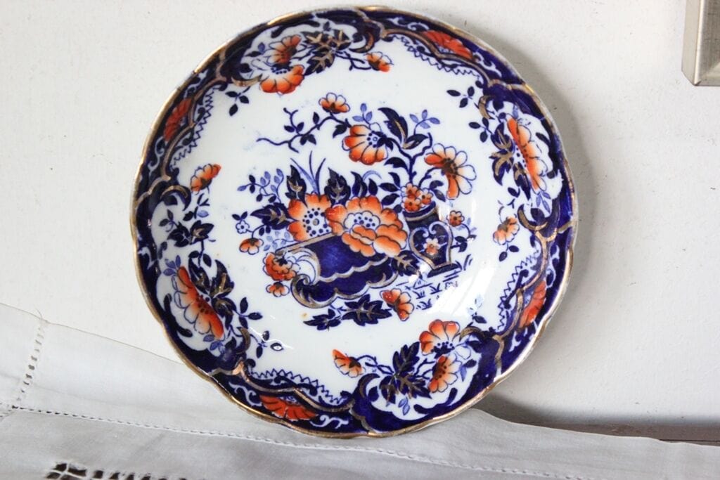 PIATTINO ANTICO IN PORCELLANA DA COLLEZIONE/ VICTORIAN BONE CHINA SAUCER Ceramiche e Porcellane