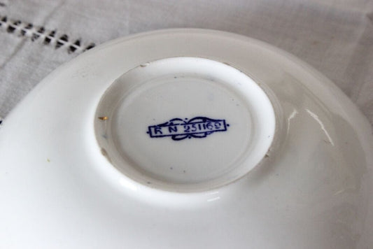 PIATTINO ANTICO IN PORCELLANA DA COLLEZIONE/ VICTORIAN BONE CHINA SAUCER Ceramiche e Porcellane