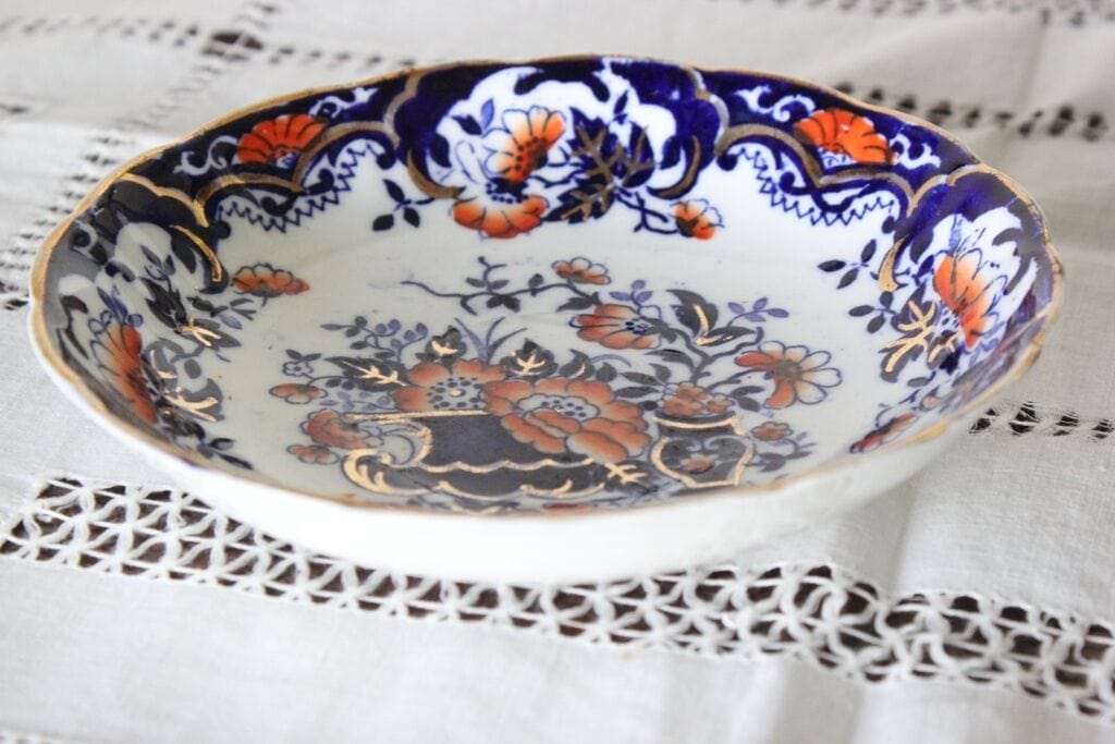 PIATTINO ANTICO IN PORCELLANA DA COLLEZIONE/ VICTORIAN BONE CHINA SAUCER Ceramiche e Porcellane