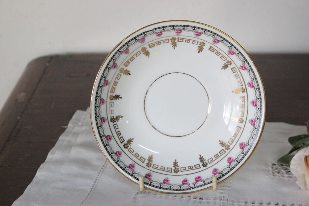 PIATTINO INGLESE D'EPOCA IN PORCELLANA - VINTAGE BONE CHINA SAUCER Ceramiche e Porcellane