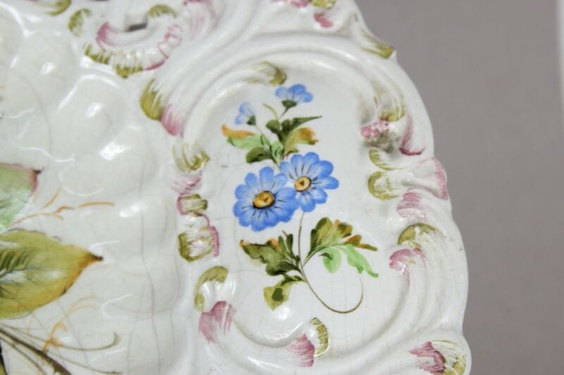 Piatto antico Bassano in ceramica bianca vecchio vassoio fondo Borsato Antonio Ceramiche e Porcellane