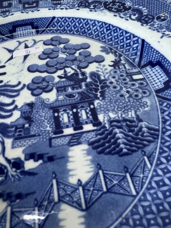 Piatto decorativo antico originale inglese blu in ceramica da collezione Willow Ceramiche e Porcellane