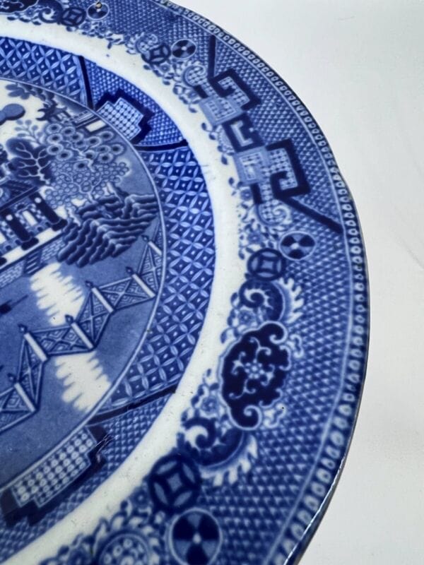 Piatto decorativo antico originale inglese blu in ceramica da collezione Willow Ceramiche e Porcellane