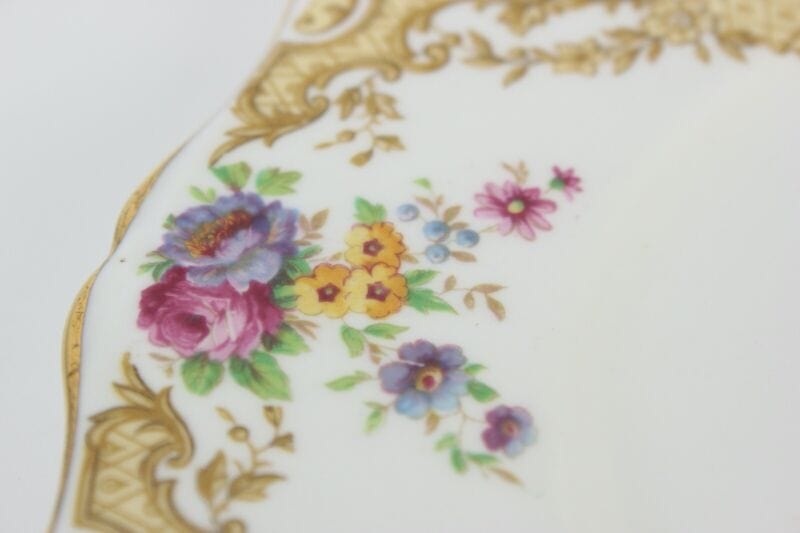 Piatto vassoio antico in porcellana bianca Inglese decorato con Fiori da portata Ceramiche e Porcellane