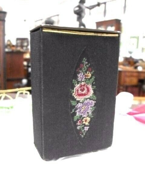 PORTASIGARETTE D'EPOCA TESSUTO NERO RICAMO MEZZO PUNTO VINTAGE CIGARETTE CASE Oggetti per fumatori