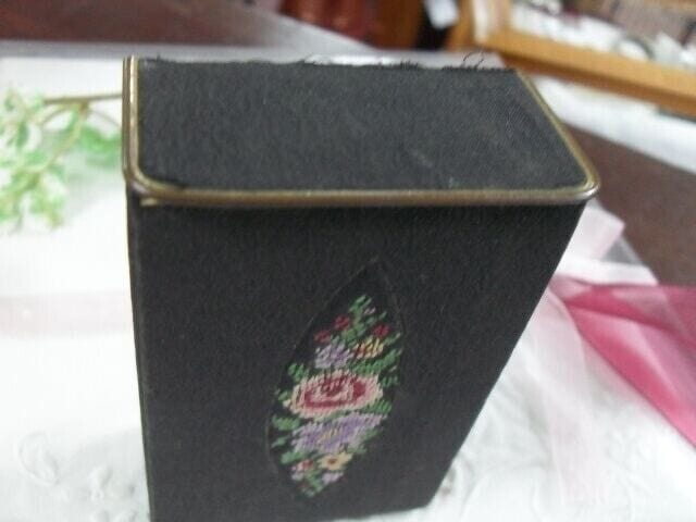 PORTASIGARETTE D'EPOCA TESSUTO NERO RICAMO MEZZO PUNTO VINTAGE CIGARETTE CASE Oggetti per fumatori