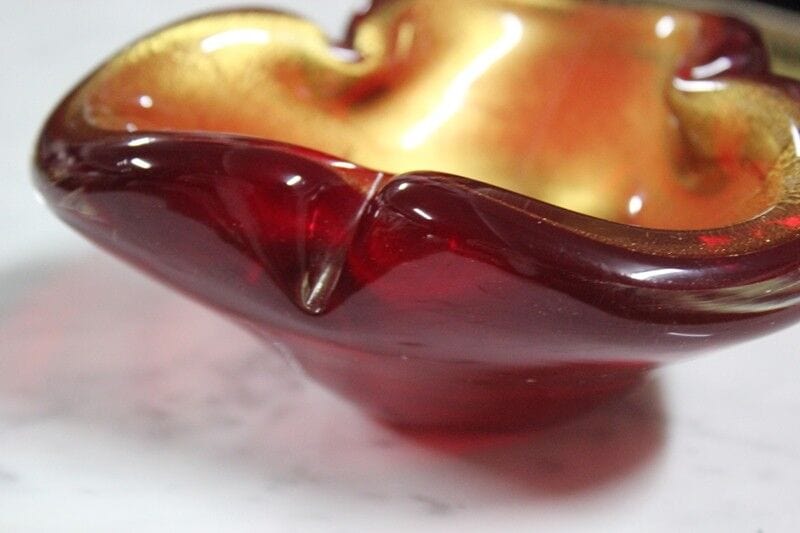 POSACENERE IN VETRO DI MURANO ROSSO RUBINO E ORO VINTAGE RUBY RED GLASS ASHTRAY Vetri e Cristalli