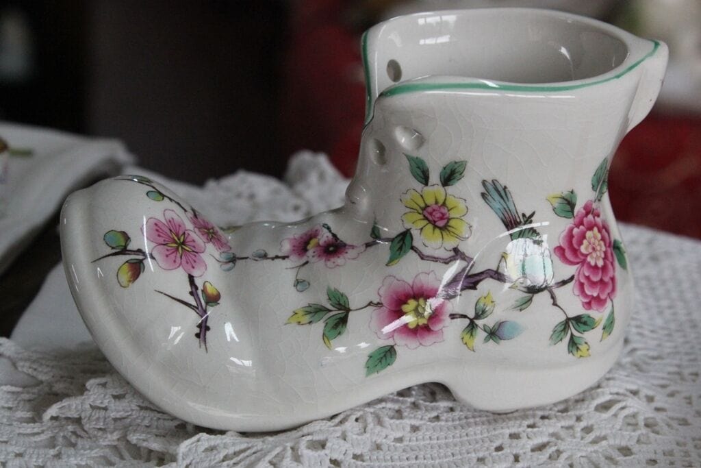 SCARPA VINTAGE IN MINIATURA CERAMICA /OLD FOLEY CHINA BOOT CHINESE ROSE Ceramiche e Porcellane