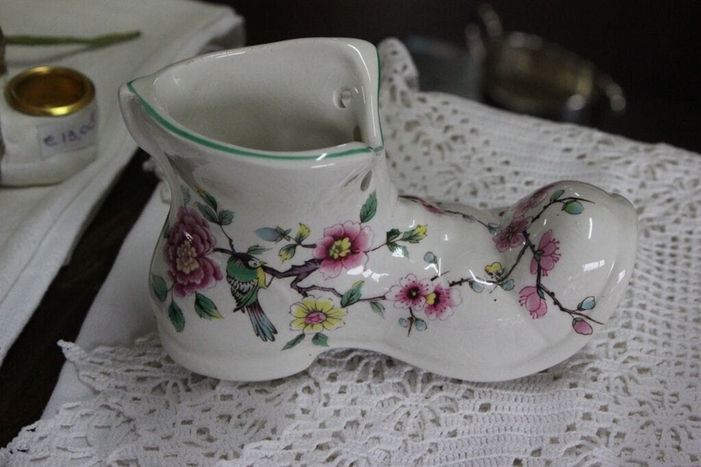 SCARPA VINTAGE IN MINIATURA CERAMICA /OLD FOLEY CHINA BOOT CHINESE ROSE Ceramiche e Porcellane