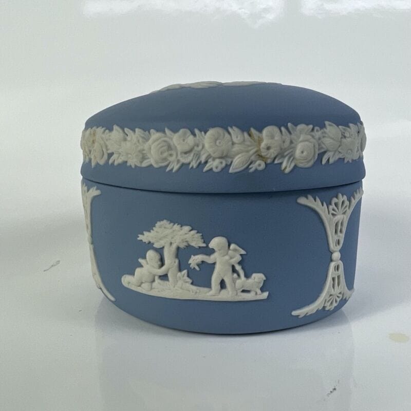 Scatola Portagioie in porcellana scatolina Wedgwood Celeste Vintage Putti Angeli Ceramiche e Porcellane