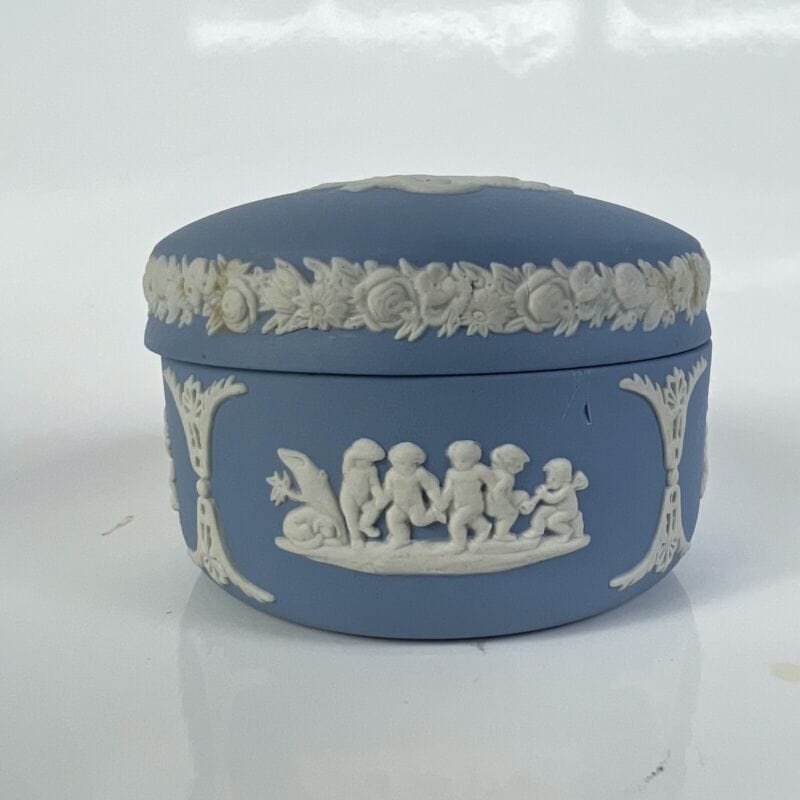 Scatola Portagioie in porcellana scatolina Wedgwood Celeste Vintage Putti Angeli Ceramiche e Porcellane