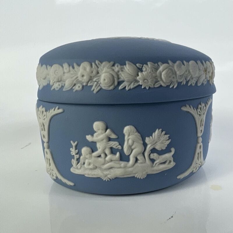 Scatola Portagioie in porcellana scatolina Wedgwood Celeste Vintage Putti Angeli Ceramiche e Porcellane