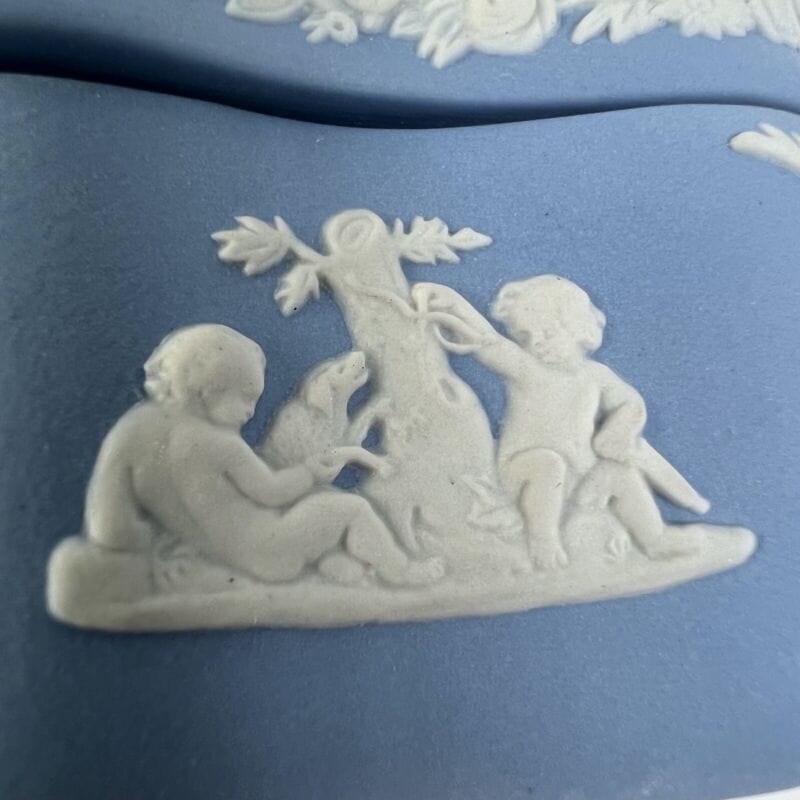 Scatola Portagioie in porcellana scatolina Wedgwood Celeste Vintage Putti Angeli Ceramiche e Porcellane