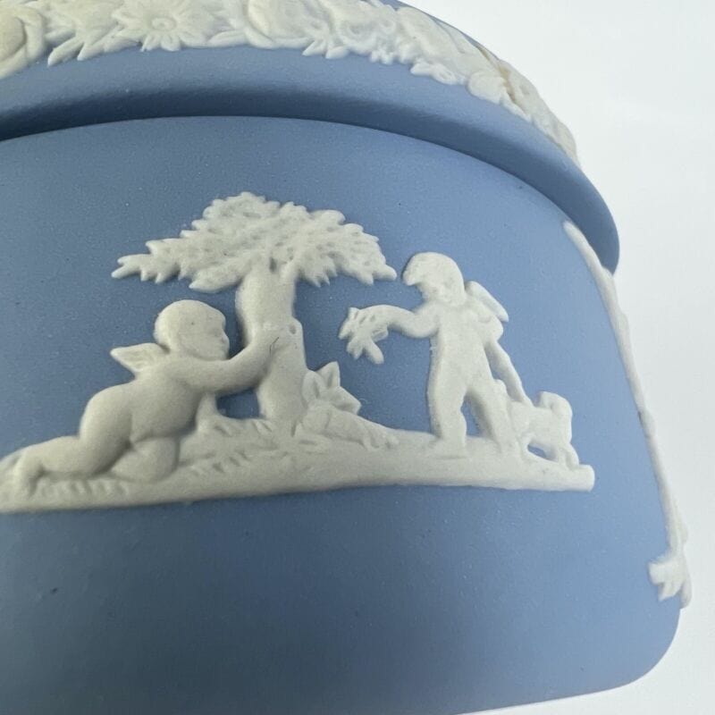 Scatola Portagioie in porcellana scatolina Wedgwood Celeste Vintage Putti Angeli Ceramiche e Porcellane