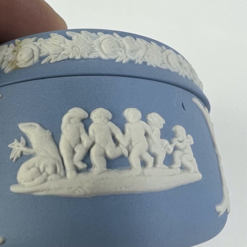 Scatola Portagioie in porcellana scatolina Wedgwood Celeste Vintage Putti Angeli Ceramiche e Porcellane