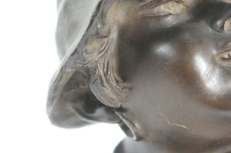 Scultura in bronzo firmata antica statua busto bambino fanciullo con base marmo Ottone