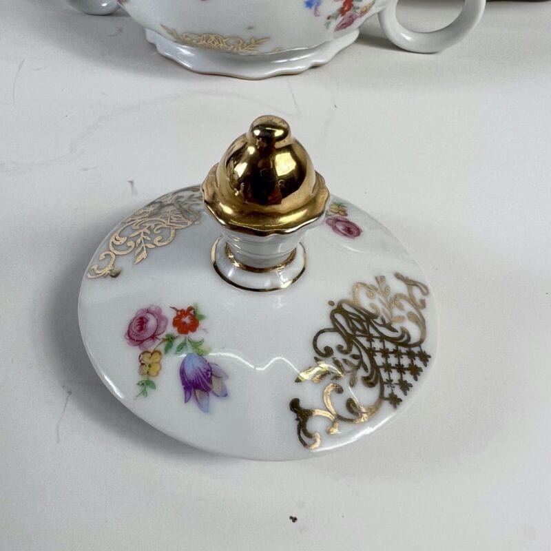 Servizio da tè the antico in porcellana Inglese set tazze piattini a fiori  oro