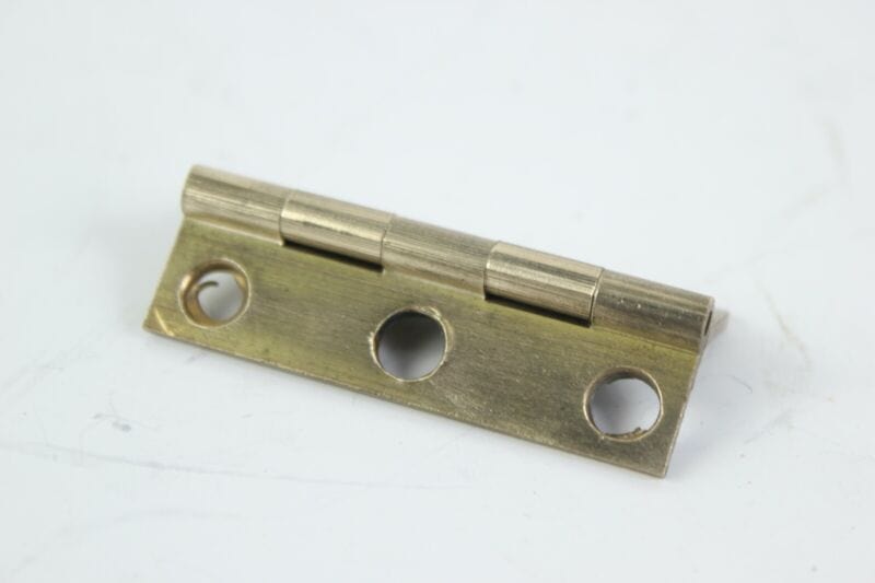 Cerniere Antiche Del Metallo Su Una Valigia Di Legno Immagine Stock - Foto 6