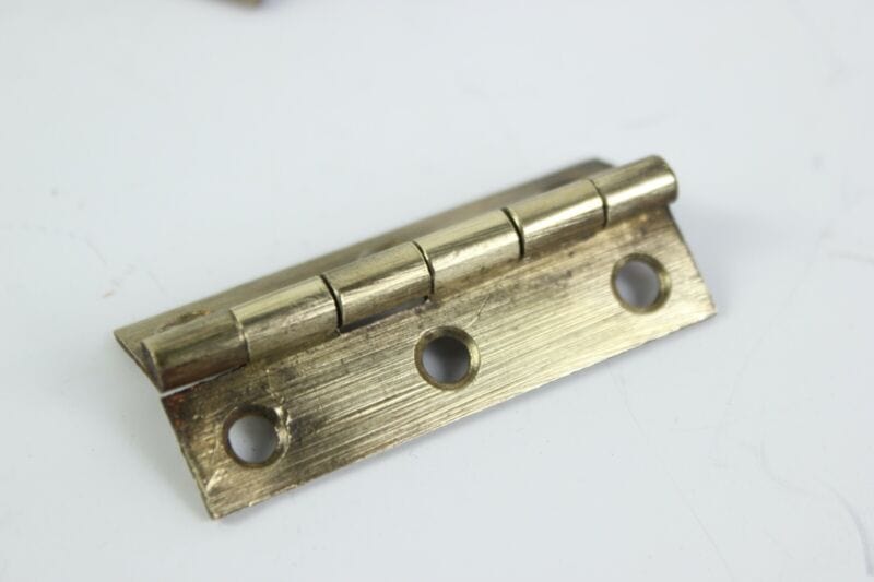 Mini fermo a braccio oscillante vintage, cerniere piccole, gancio retrò con kit di viti, per armadio o portagioie in legno (2 chiavistelli + 4 viti Mini fermo a braccio oscillante vintage, cerniere piccole, gancio retrò con kit di viti, per armadio o portagioie in legno (2 chiavistelli + 4 viti