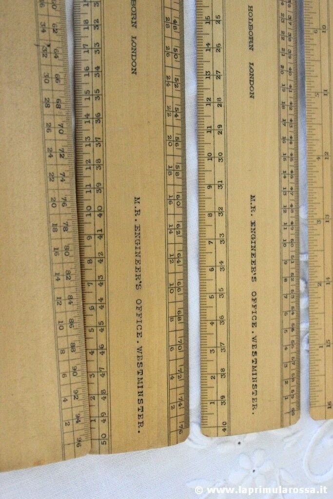 SET DI UNDICI RIGHELLI D'EPOCA IN LEGNO CON ASTUCCIO - 11 VINTAGE STANLEY RULERS Attrezzi e Strumenti