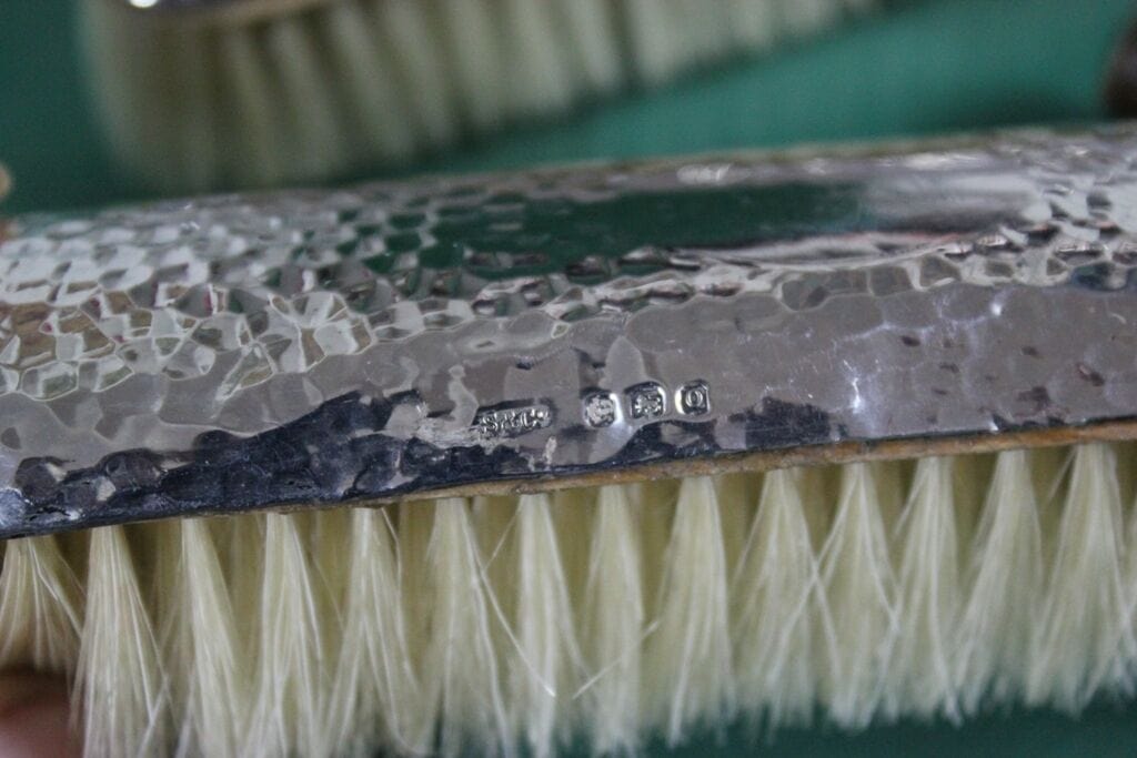 SPAZZOLA ANTICA IN ARGENTO ANNO 1913 L. cm 17 - VINTAGE STERLING SILVER BRUSH Sheffield & Argento