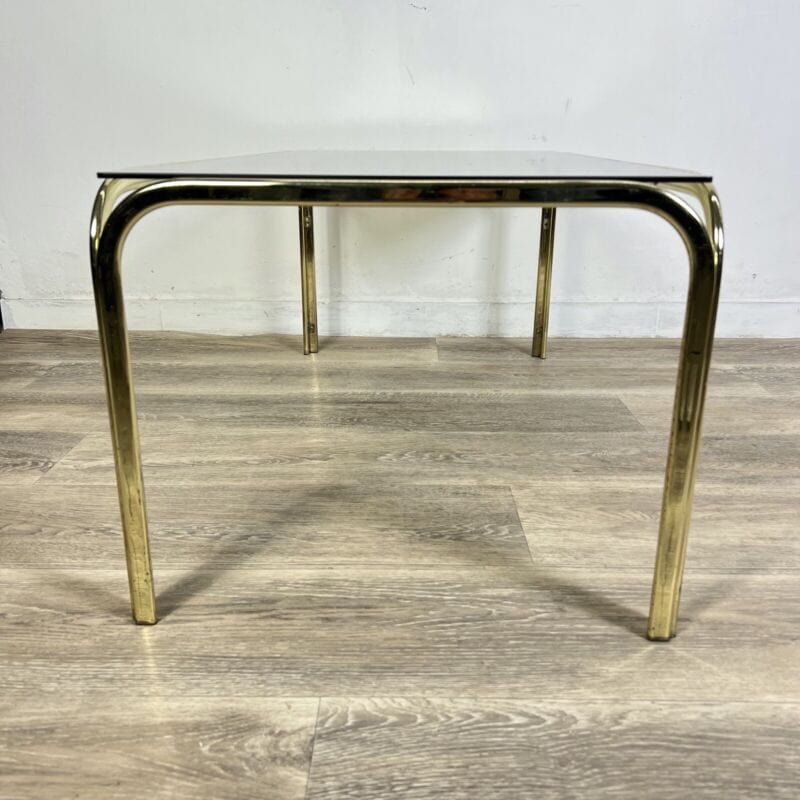 Tavolino tavolo da salotto caffe basso rettangolare in vetro e ottone di design Arredamento