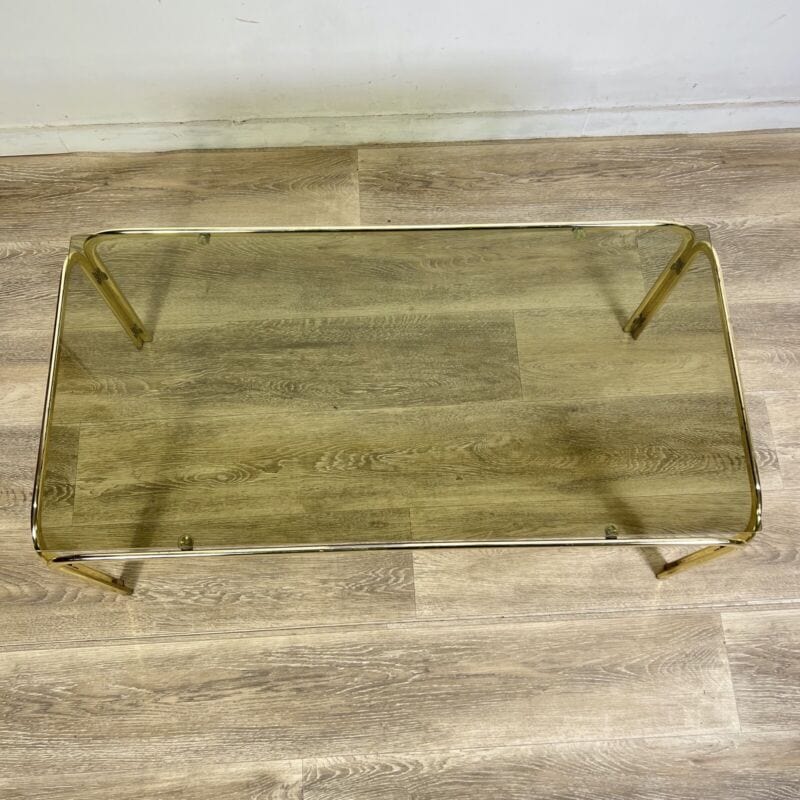 Tavolino tavolo da salotto caffe basso rettangolare in vetro e ottone di design Arredamento
