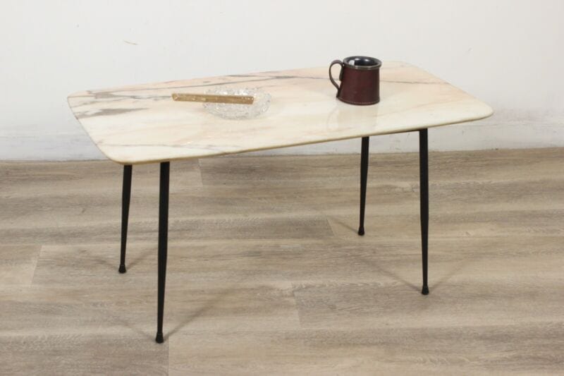 Tavolino tavolo vintage da salotto basso di modernariato anni 60 70 con marmo Arredamento