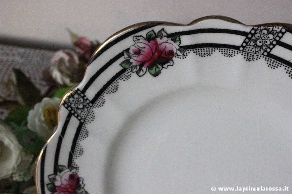 TAZZA DA TE' ANTICA IN PORCELLANA BONE CHINA BORDO DECORATO CON FIORI - TRIO Ceramiche e Porcellane