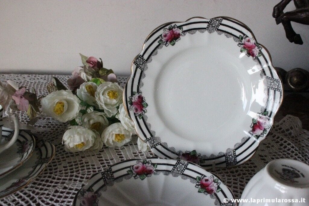 TAZZA DA TE' ANTICA IN PORCELLANA BONE CHINA BORDO DECORATO CON FIORI - TRIO Ceramiche e Porcellane