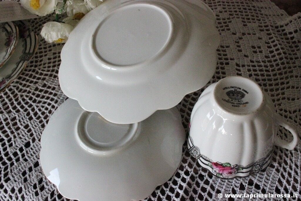 TAZZA DA TE' ANTICA IN PORCELLANA BONE CHINA BORDO DECORATO CON FIORI - TRIO Ceramiche e Porcellane