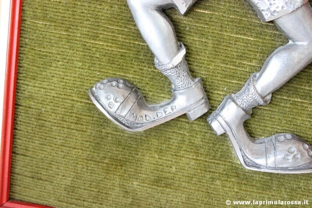 TRE QUADRI VINTAGE CON PAGLIACCI IN PELTRO CESELLATO A MANO THREE PEWTER CLOWNS Stampe e Incisioni
