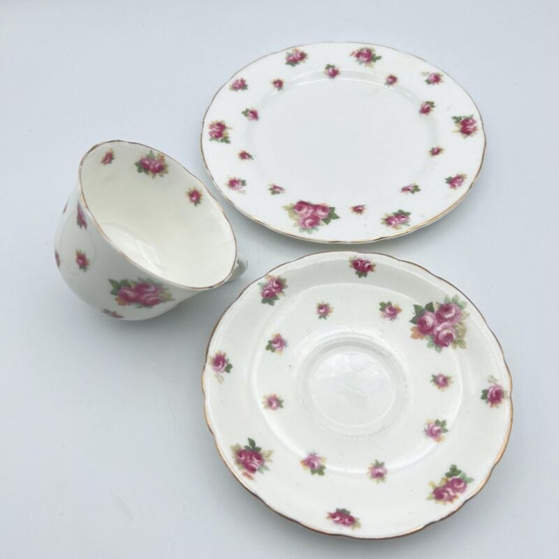 Trio da tè the antico Inglese in Porcellana Royal Doulton + Piattino dolce rose Ceramiche e Porcellane