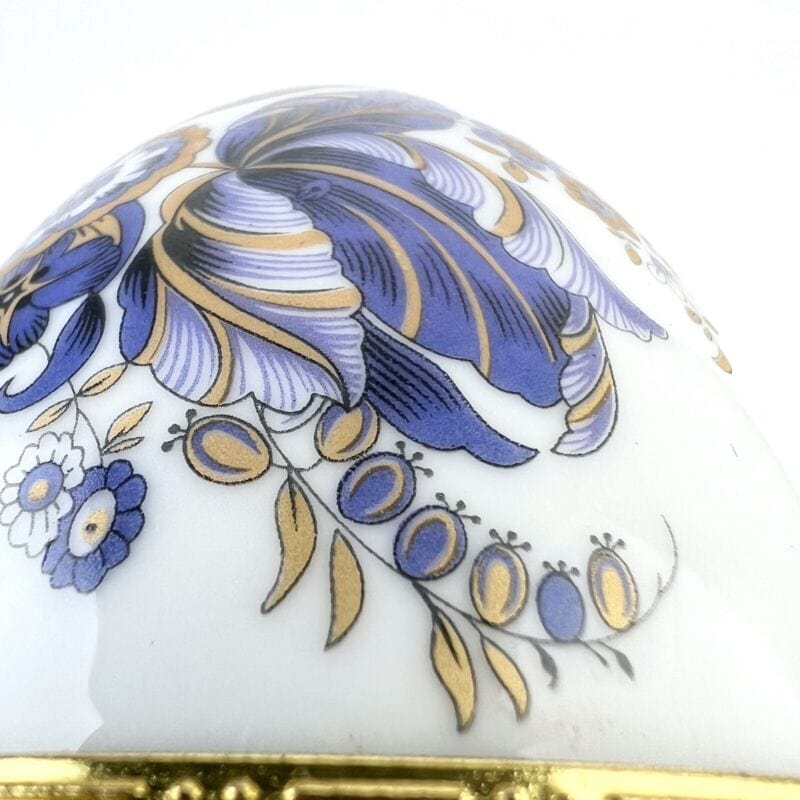 Uovo da Collezione in Porcellana bianca Viola ceramica portagioie stile Faberge' Ceramiche e Porcellane